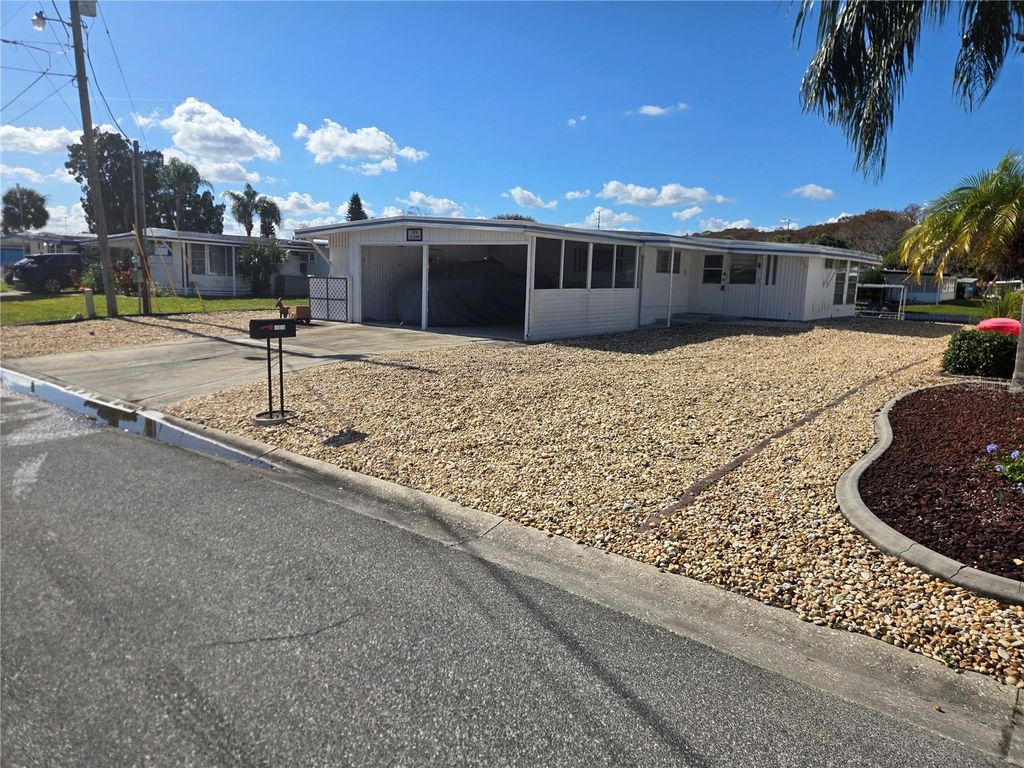 31645 KELLY CIRCLE, Tavares, FL 32778