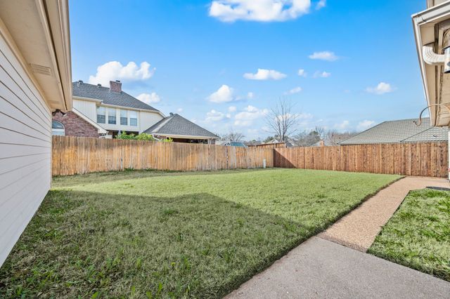3528 Meadowside Drive, Bedford, TX 76021