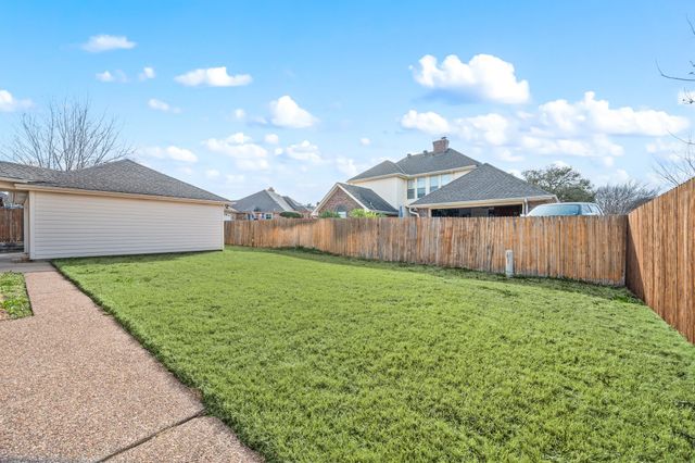 3528 Meadowside Drive, Bedford, TX 76021