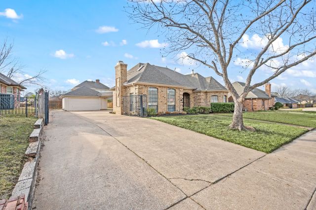 3528 Meadowside Drive, Bedford, TX 76021