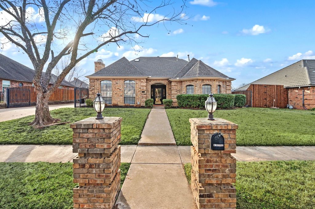 3528 Meadowside Drive, Bedford, TX 76021