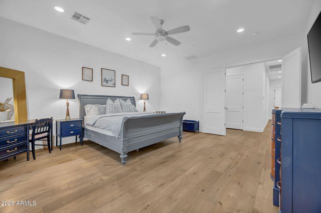 8032 E DEL LATON Drive, Scottsdale, AZ 85258