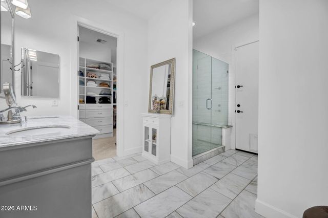 8032 E DEL LATON Drive, Scottsdale, AZ 85258