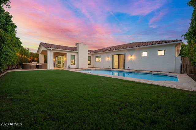 8032 E DEL LATON Drive, Scottsdale, AZ 85258