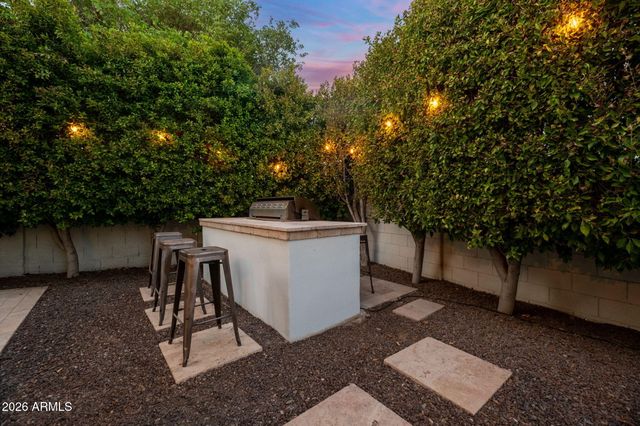 8032 E DEL LATON Drive, Scottsdale, AZ 85258