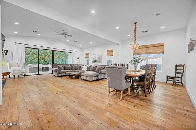 8032 E DEL LATON Drive, Scottsdale, AZ 85258