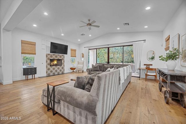 8032 E DEL LATON Drive, Scottsdale, AZ 85258