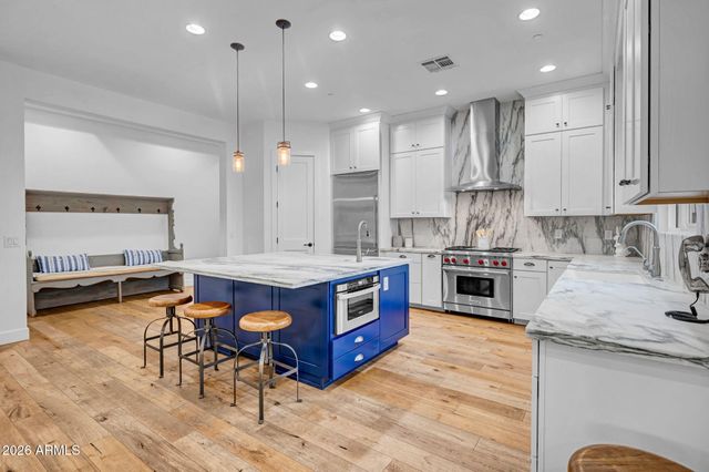 8032 E DEL LATON Drive, Scottsdale, AZ 85258