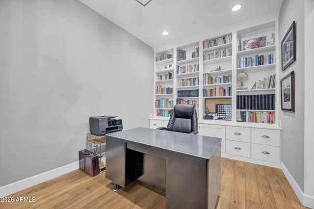 8032 E DEL LATON Drive, Scottsdale, AZ 85258