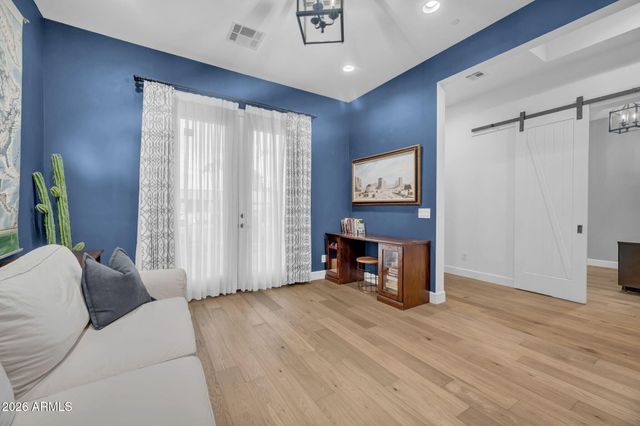 8032 E DEL LATON Drive, Scottsdale, AZ 85258