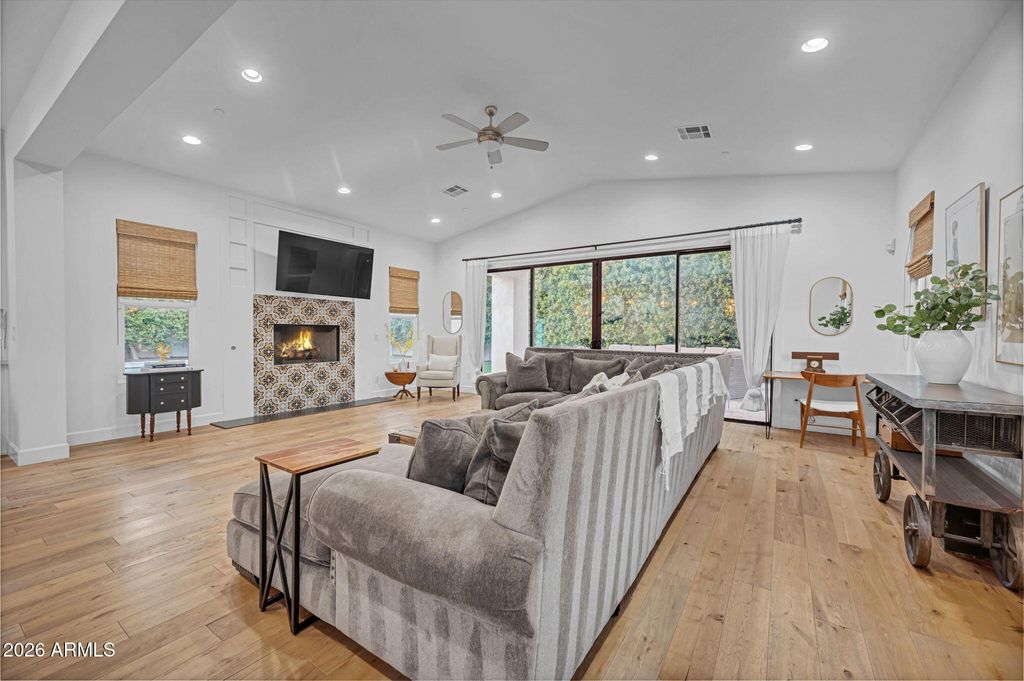 8032 E DEL LATON Drive, Scottsdale, AZ 85258 — photo 4