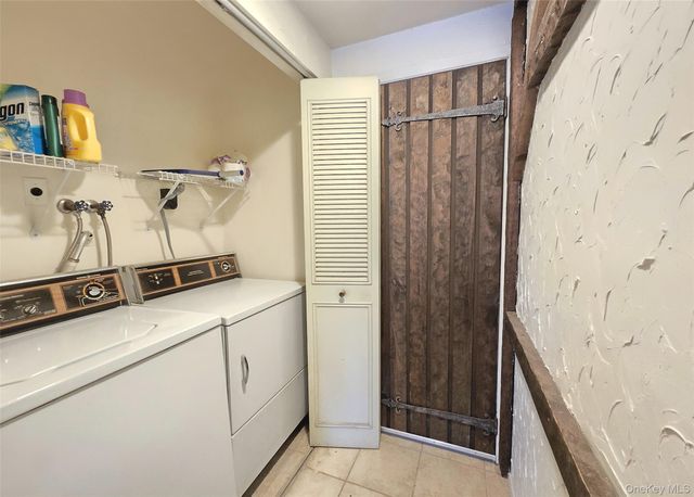 48 Glenmere Lane, Coram, NY 11727