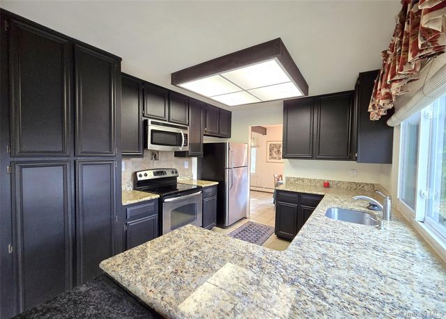 48 Glenmere Lane, Coram, NY 11727