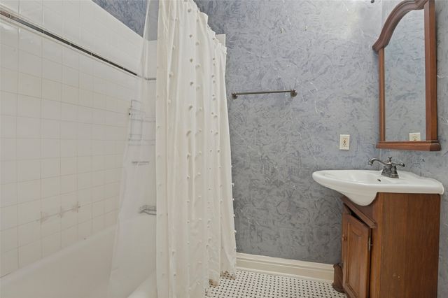 6324 Velasco Avenue, Dallas, TX 75214