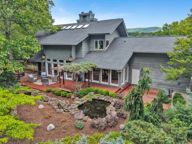 1560 Lee LN, Fincastle, VA 24090