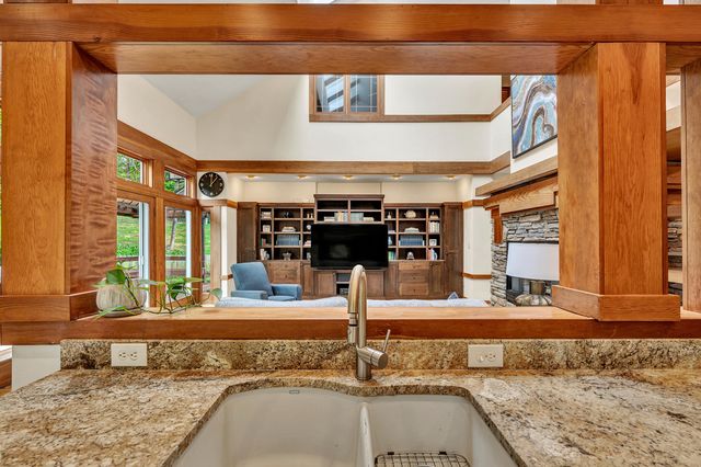 1560 Lee LN, Fincastle, VA 24090