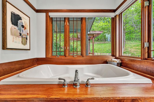 1560 Lee LN, Fincastle, VA 24090