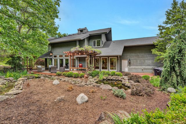 1560 Lee LN, Fincastle, VA 24090