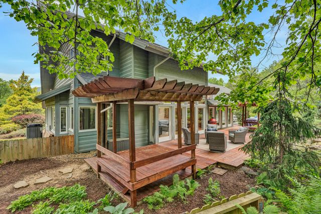 1560 Lee LN, Fincastle, VA 24090