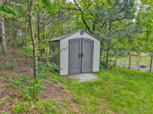 1560 Lee LN, Fincastle, VA 24090