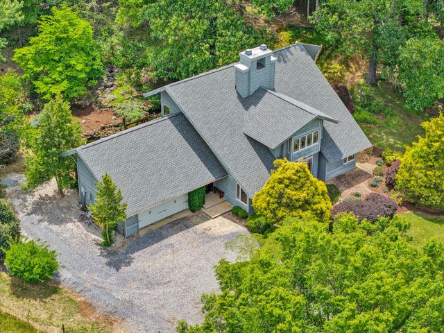 1560 Lee LN, Fincastle, VA 24090