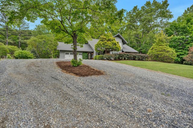 1560 Lee LN, Fincastle, VA 24090