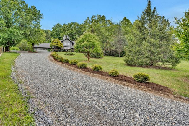 1560 Lee LN, Fincastle, VA 24090