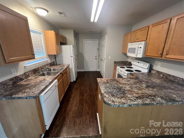 909 Rucker Cliff Drive, Charlotte, NC 28214