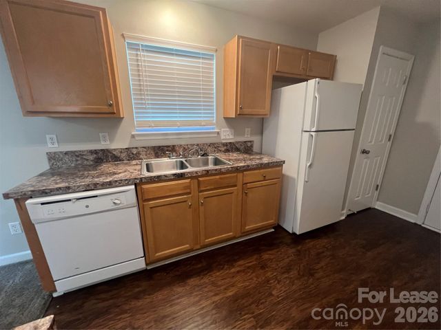 909 Rucker Cliff Drive, Charlotte, NC 28214