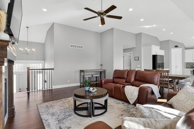 1486 N 162nd Court, Basehor, KS 66007