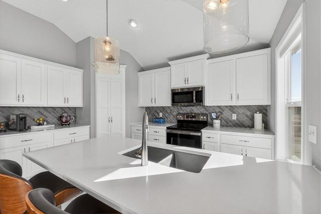 1486 N 162nd Court, Basehor, KS 66007