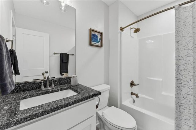 1486 N 162nd Court, Basehor, KS 66007