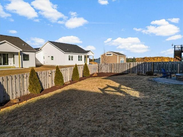 1486 N 162nd Court, Basehor, KS 66007