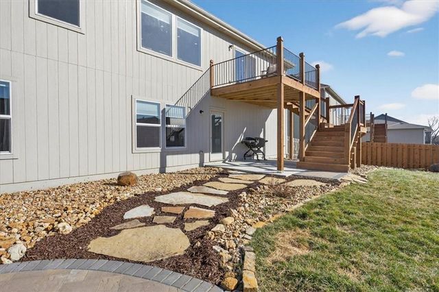 1486 N 162nd Court, Basehor, KS 66007