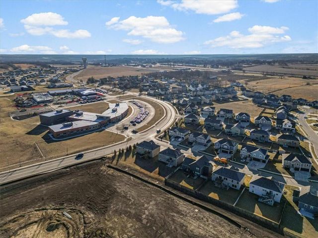 1486 N 162nd Court, Basehor, KS 66007