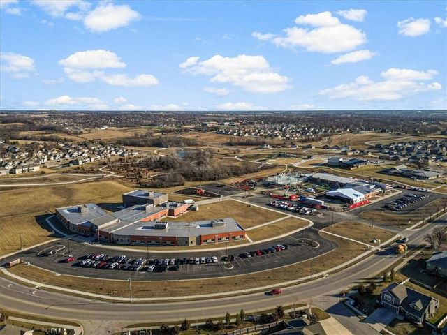 1486 N 162nd Court, Basehor, KS 66007