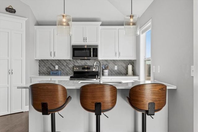 1486 N 162nd Court, Basehor, KS 66007