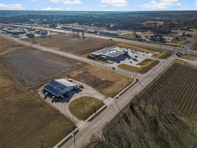 1486 N 162nd Court, Basehor, KS 66007