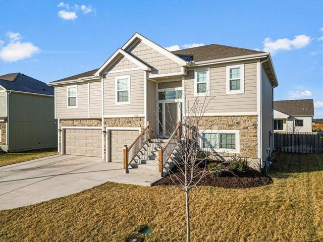 1486 N 162nd Court, Basehor, KS 66007