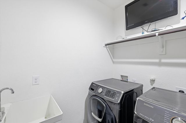 11813 Smithton Avenue, Mckinney, TX 75071