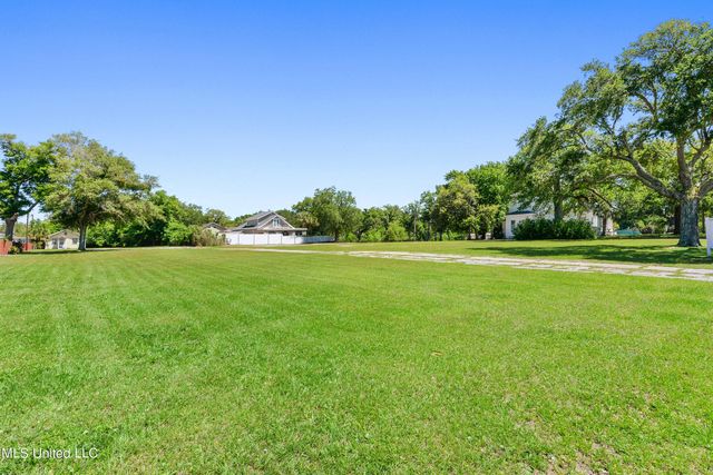 1104 Beach Boulevard, Biloxi, MS 39530