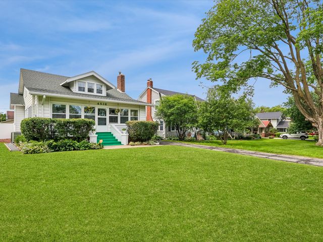 4516 Boulevard Place, Des Moines, IA 50311