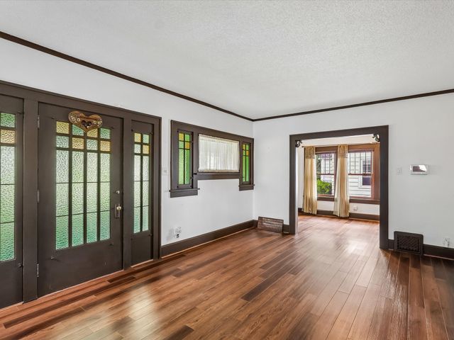 4516 Boulevard Place, Des Moines, IA 50311