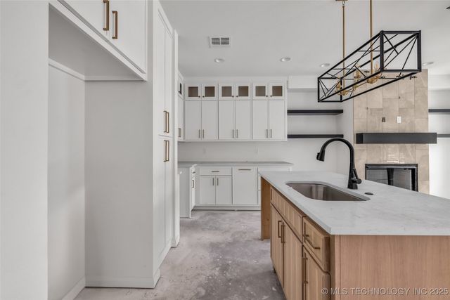 504 E B Street G, Jenks, OK 74037