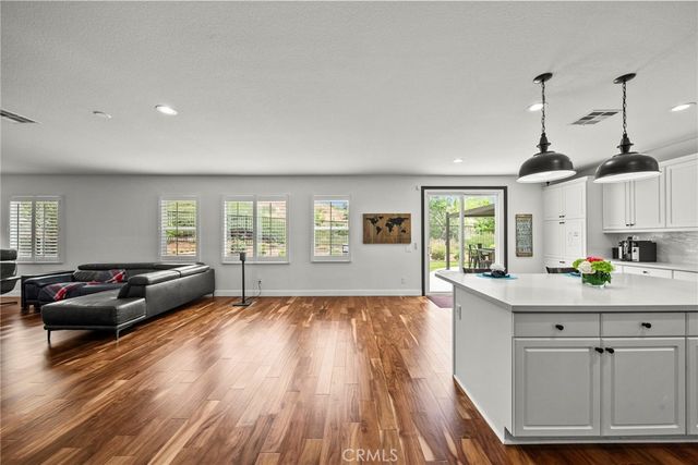 28502 Agajanian, Saugus, CA 91390