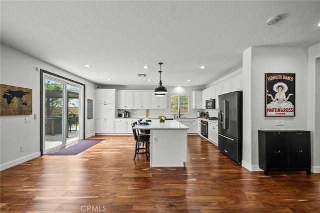 28502 Agajanian, Saugus, CA 91390