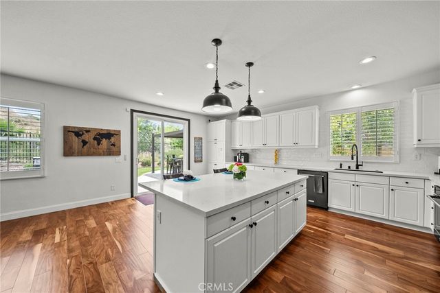 28502 Agajanian, Saugus, CA 91390