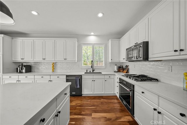 28502 Agajanian, Saugus, CA 91390