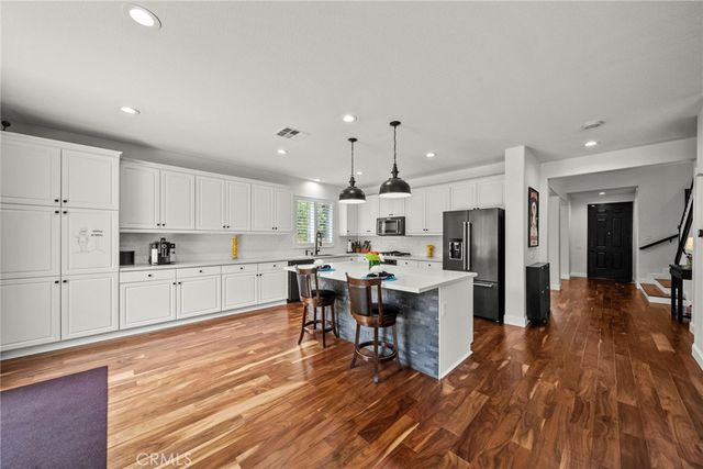 28502 Agajanian, Saugus, CA 91390