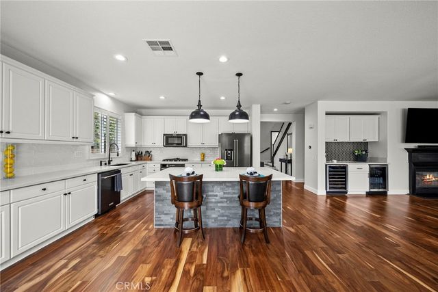 28502 Agajanian, Saugus, CA 91390